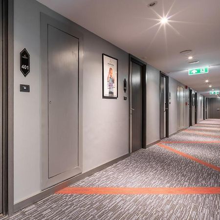 ホテル Aspira Gems Center Silom バンコク都 エクステリア 写真