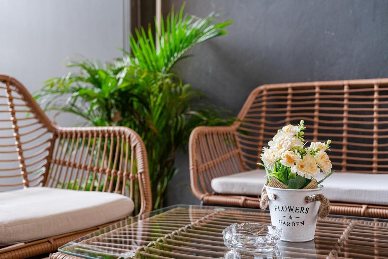 ホテル Aspira Gems Center Silom バンコク都 エクステリア 写真